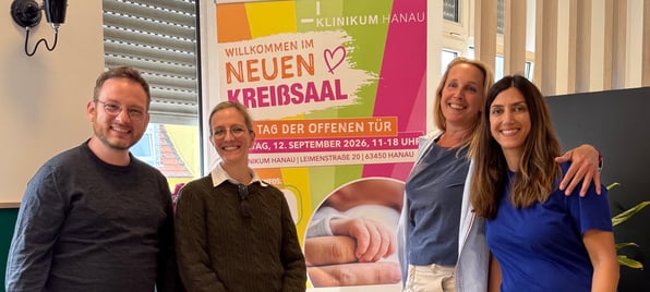 Ärzteteam des Zentrums für Frauengesundheit bei der Fortbildung im neuen Kreißsaal des Klinikums Hanau