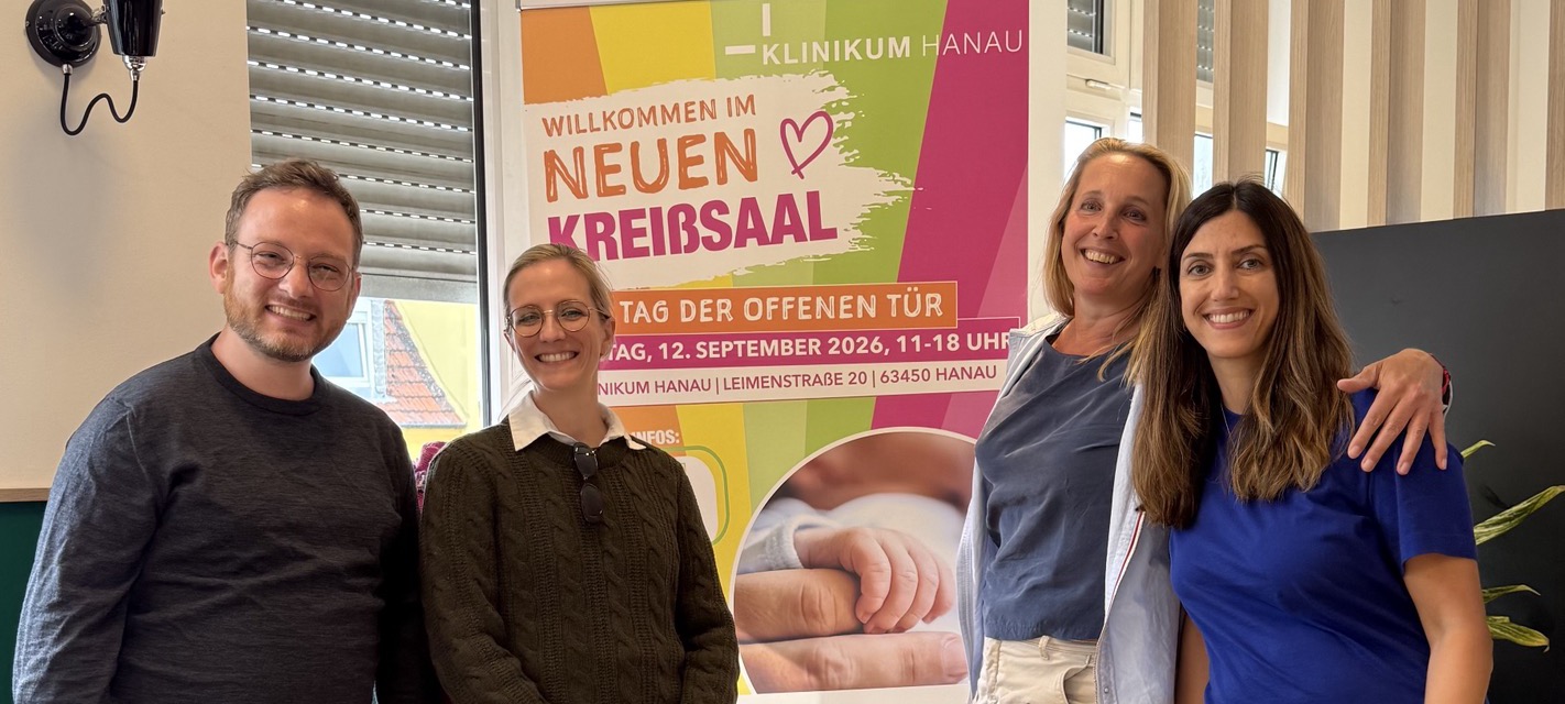 Ärzteteam des Zentrums für Frauengesundheit bei der Fortbildung im neuen Kreißsaal des Klinikums Hanau